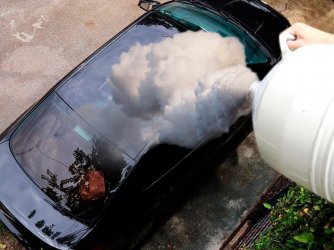 Joguei 20 Litros de nitrogênio líquido em cima do meu carro.